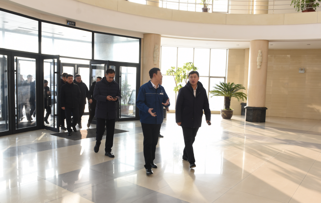 桦甸市市长修立宇莅临集团公司现场办公